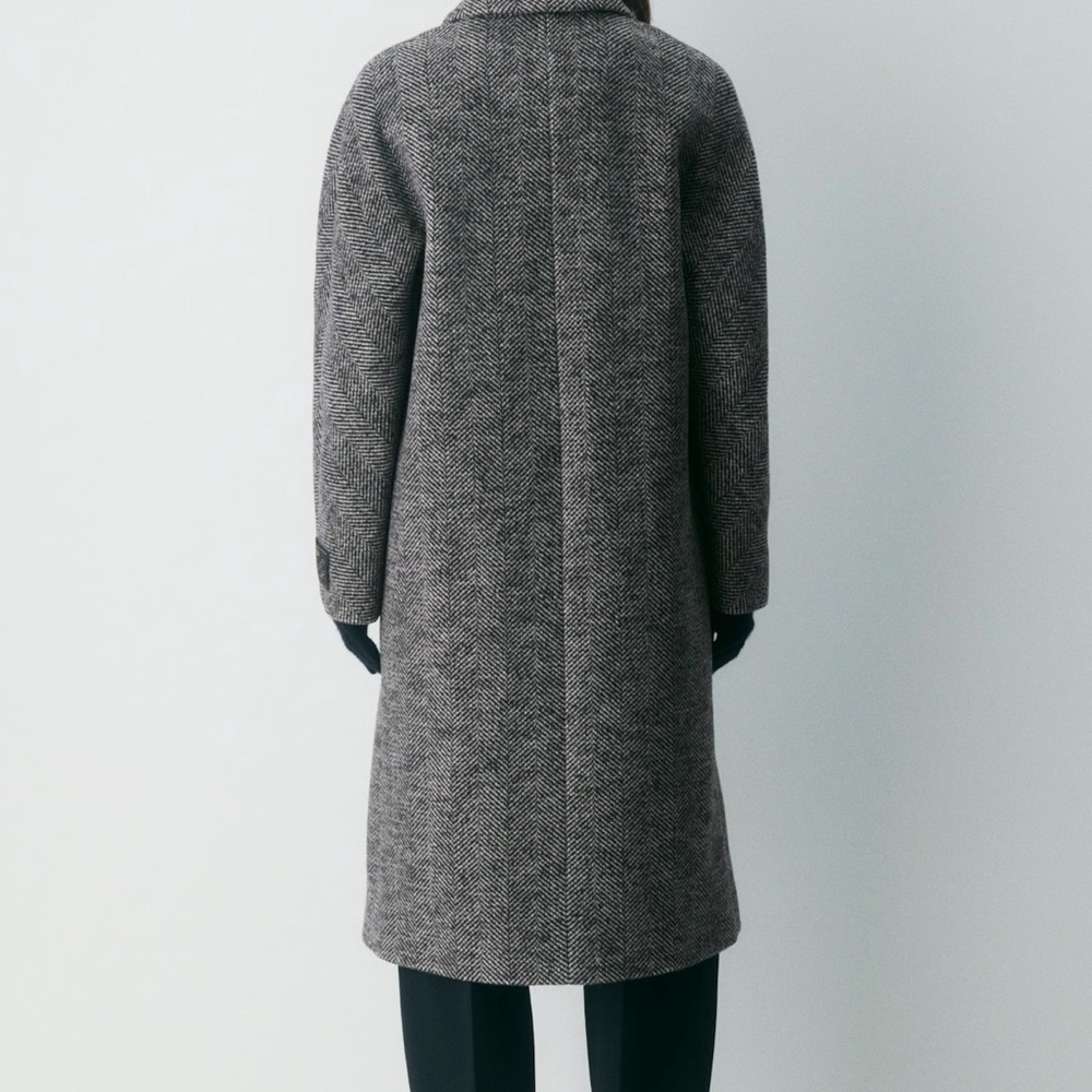 Aritzia slouch in herringbone Black and white wool Coat - Picture 3 of 14